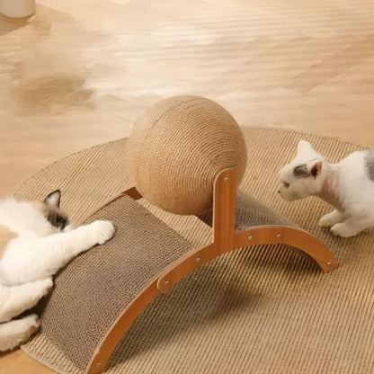 Deux chats faisant leurs griffes grace au griffoir