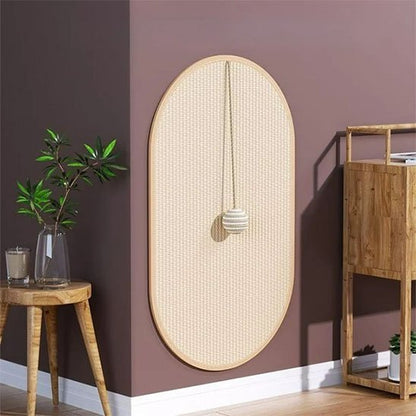 Griffoir chat oval au mur du salon